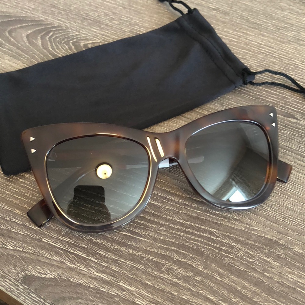 NWT authentic Fendi sunnies!